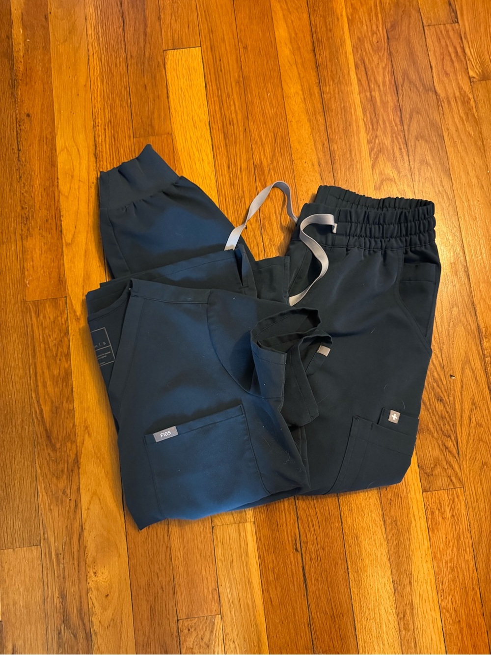 Figs Women's UMAN DARK HARBOR Jogger Scrubpants and CATARINA scrub top.